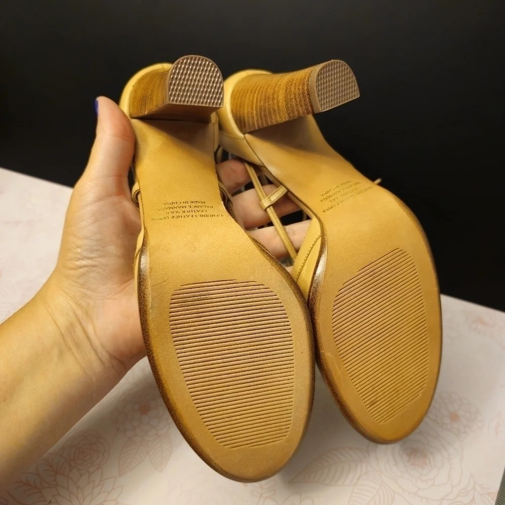 Beautiful leather heels with ankle tie - Picture 11 of 15